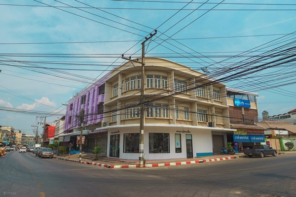 ขายด่วน ลดราคา อาคารพาณิชย์ 3 ชั้น อยู่หัวมุม ต.ในเมือง อ.เมืองร้อยเอ็ด ใกล้บึงพลาญชัย Tel. 0632897879